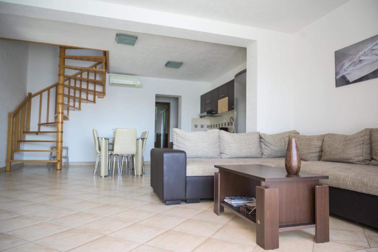 Beachfront Apartments Baricevic With Pool Цезарица Екстериор снимка