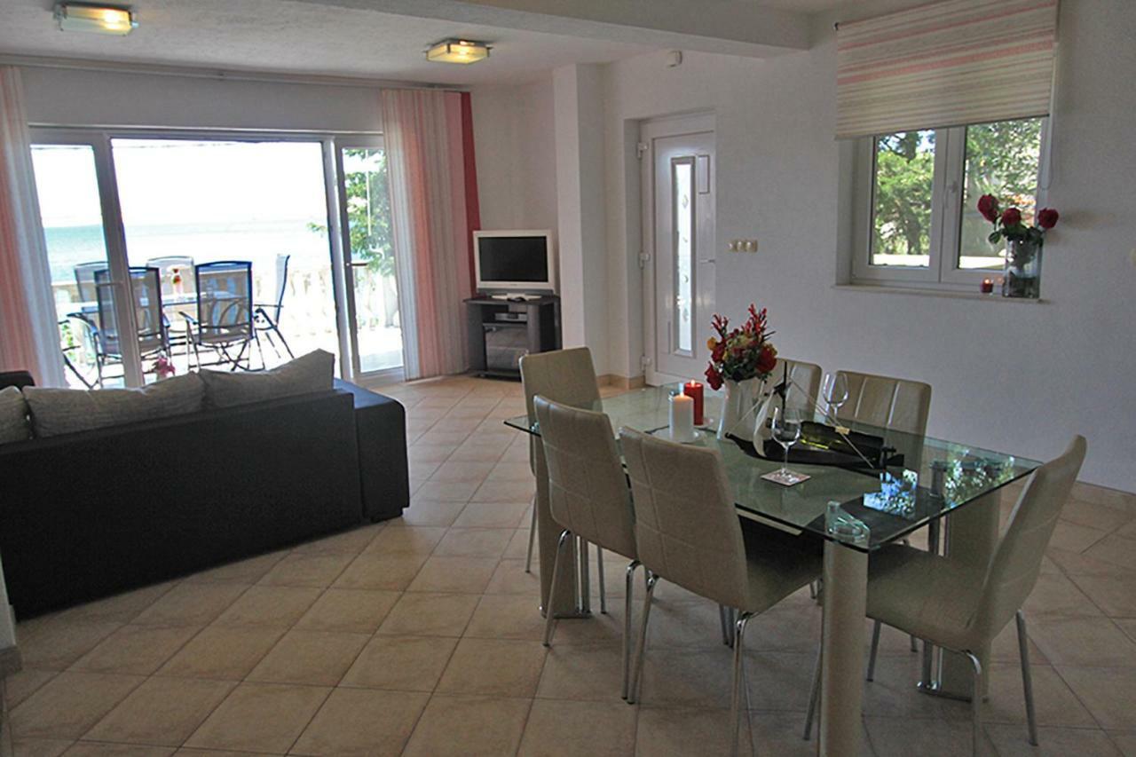 Beachfront Apartments Baricevic With Pool Цезарица Екстериор снимка
