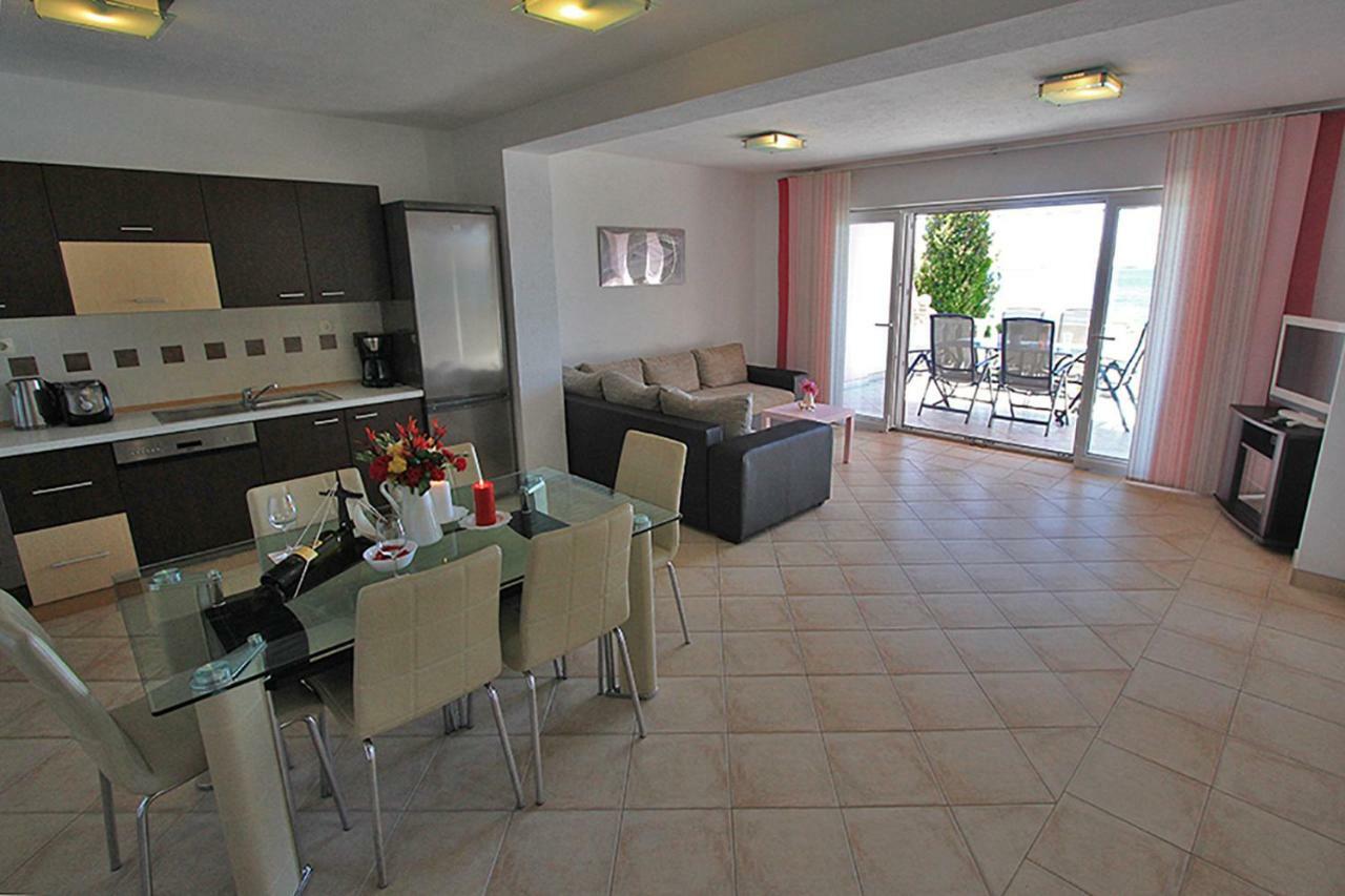 Beachfront Apartments Baricevic With Pool Цезарица Екстериор снимка